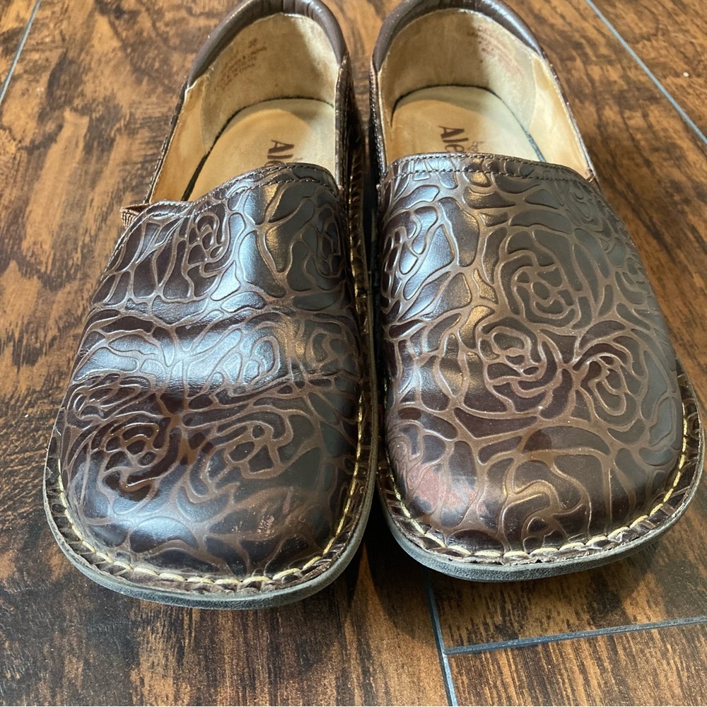 Clogs - Picture 6 of 9